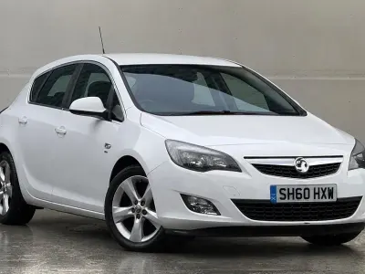 Begagnad Vauxhall Astra SRi 115 HK (84 kW) 2010 Vit Halvkombi