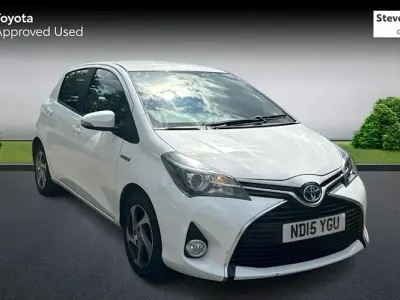 Used Toyota Yaris 101 HP (74 kW) 2015 White Hatchback