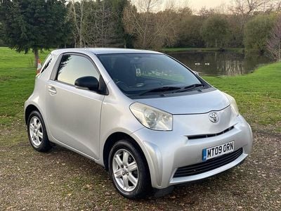 Used Toyota iQ 68 HP (50 kW) 2009 Silver Hatchback