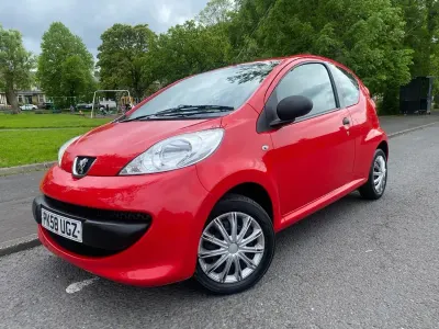 Begagnad Peugeot 107 68 HK (50 kW) 2008 Röd Halvkombi
