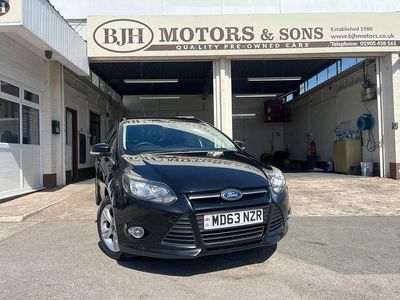 Używany Ford Focus Zetec 125 KM (91 kW) 2014 Czarny Hatchback