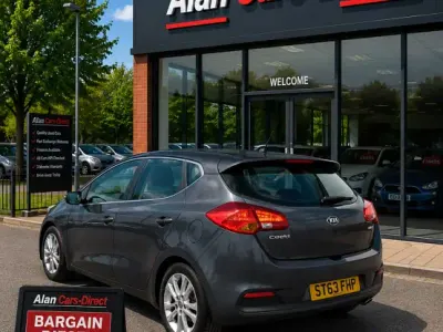 Käytetty Kia Ceed 128 HP (94 kW) 2013 Hopea Viistoperä