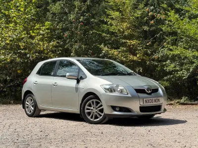 Used Toyota Auris 124 HP (91 kW) 2008 Silver Hatchback