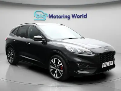 Usado Ford Kuga ST-Line X 190 HP (139 kW) 2023 Preto SUV