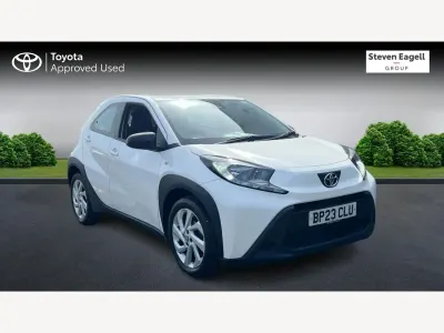 Używany Toyota Aygo X PURE 72 KM (52 kW) 2023 Biały SUV