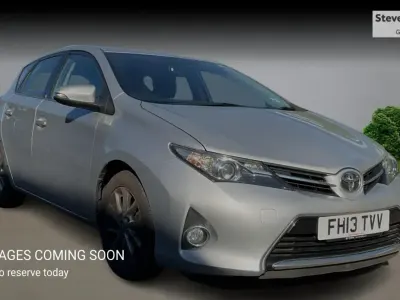 Usado Toyota Auris Multidrive S 132 HP (97 kW) 2013 Prateado Citadino