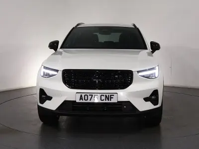 New Volvo XC40 Plus 2025 White SUV