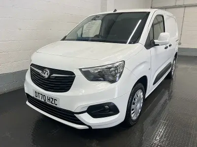 Second-hand Vauxhall Combo Sportive 100 CP (73 kW) 2021 Alb Monovolum