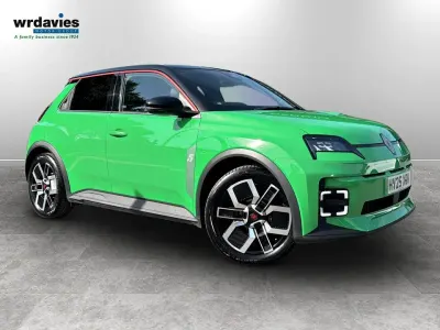 Used Renault R5 Komfort 110 kW (150 HP) 2025 Green/black Hatchback