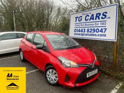Używany Toyota Yaris Active 69 KM (50 kW) 2015 Czerwony Hatchback