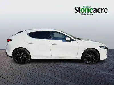 Begagnad Mazda 3 Inclusive 183 HK (134 kW) 2023 Vit Halvkombi