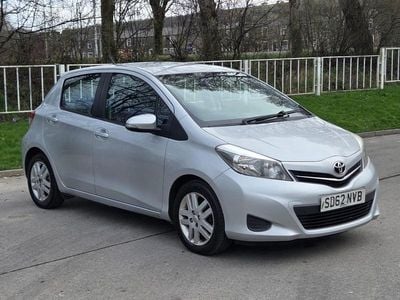 Used Toyota Yaris 101 HP (74 kW) 2012 Silver Hatchback