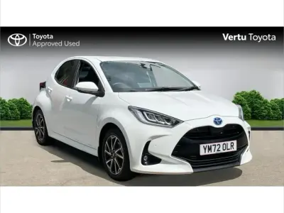 Used Toyota Yaris Design 113 HP (83 kW) 2023 White Hatchback