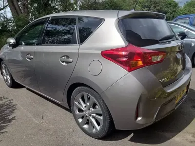 Used Toyota Auris Hybrid