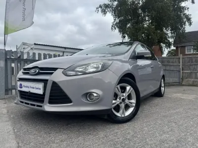 Used Ford Focus Zetec 125 HP (91 kW) 2011 Silver Hatchback