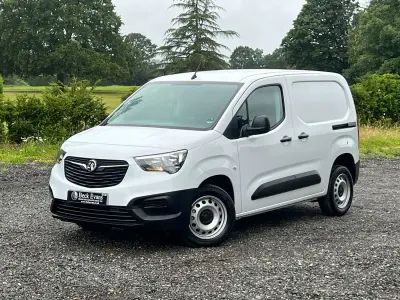 Used Vauxhall Combo S 100 HP (73 kW) 2024 White MPV