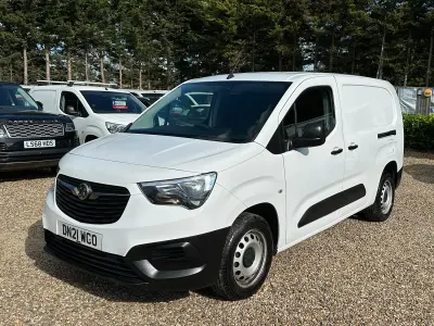 Used Vauxhall Combo 100 HP (73 kW) 2021 White MPV