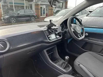 Begagnad VW up! 65 HK (47 kW) 2021 Blå Halvkombi
