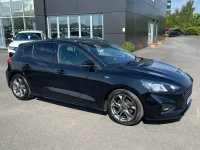 Używany Ford Focus ST-Line 120 KM (88 kW) 2021 Czarny Hatchback
