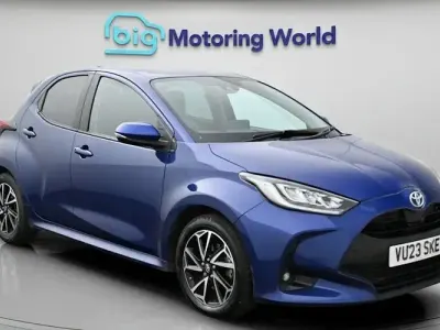 Begagnad Toyota Yaris Hybrid Design 116 HK (85 kW) 2026 Halvkombi
