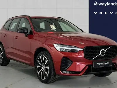 Used Volvo XC60 Plus 194 HP (142 kW) 2023 Red SUV