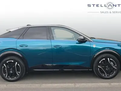 Second-hand Peugeot e-3008 GT 152 kW (207 CP) 2025 Albastru SUV