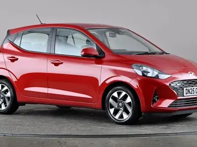 Używany Hyundai i10 Advanced 63 KM (46 kW) 2025 Czerwony Hatchback