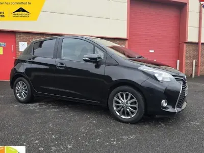 Used Toyota Yaris 99 HP (72 kW) 2016 Black Hatchback
