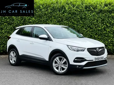 Used Vauxhall Grandland X S 130 HP (95 kW) 2018 White SUV