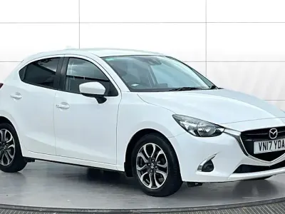 Usado Mazda 2 Inclusive 90 HP (66 kW) 2017 Branco Citadino