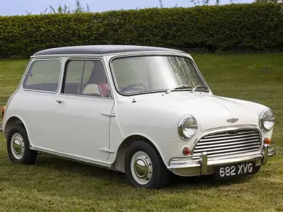 Used Austin Mini 55 HP (40 kW) 2019 White/black