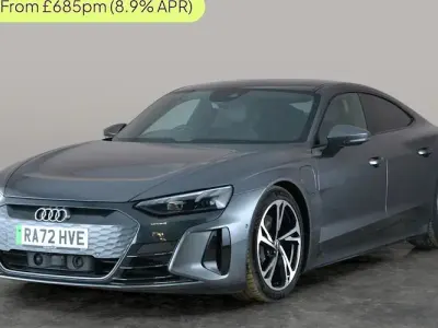Usado Audi e-tron GT quattro Comfort 389 kW (530 HP) 2023 Cinzento Sedan