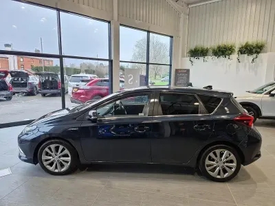 Używany Toyota Auris Hybrid 136 KM (100 kW) 2016 Szary Hatchback