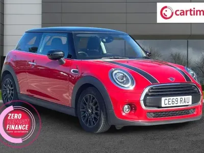 Używany Mini Cooper Classic 136 KM (100 kW) 2019 Czerwony Hatchback