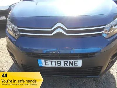 Usado Citroën Berlingo 75 CV (55 kW) 2019 Azul Monovolumen