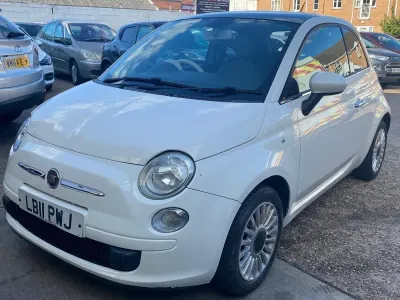 Used Fiat 500 Lounge 85 HP (62 kW) 2011 White Hatchback