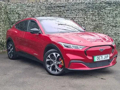 Usado Ford Mustang Mach-E Extended Range 258 kW (351 HP) 2022 Vermelho SUV