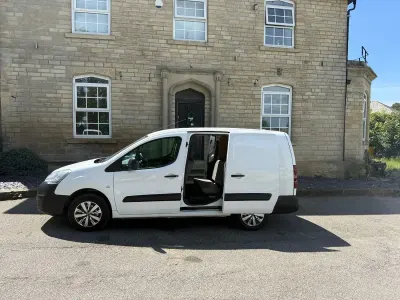 Used Citroën Berlingo 100 HP (73 kW) 2016 White MPV