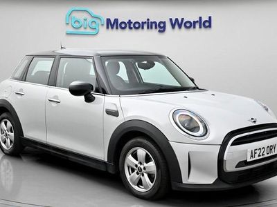 Begagnad Mini Cooper Classic 136 HK (100 kW) 2022 Silver Halvkombi