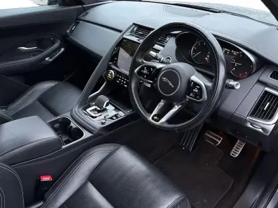 Usado Jaguar E-Pace R-Dynamic 163 HP (119 kW) 2021 Cinzento SUV