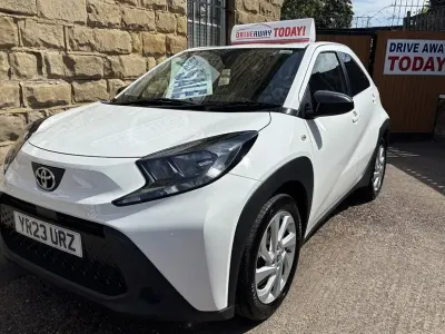 Used Toyota Aygo X PURE 70 HP (51 kW) 2023 White SUV