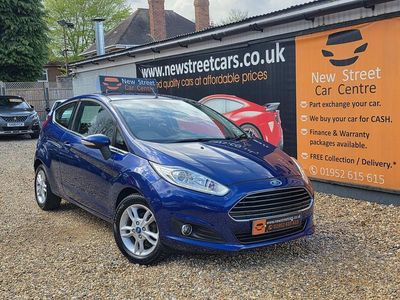 Second-hand Ford Fiesta Zetec 2015 Albastru Hatchback