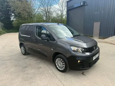 Usado Peugeot Partner 100 HP (73 kW) 2019 Cinzento Monovolume