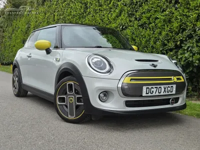 Usado Mini Cooper SE Hatch 135 kW (184 HP) 2020 Prateado Citadino