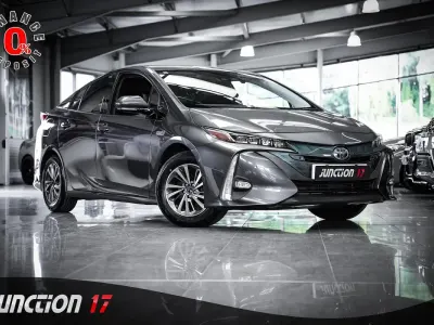 Used Toyota Prius 140 HP (102 kW) 2026 Grey Hatchback