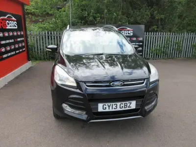 Käytetty Ford Kuga Titanium 140 HP (102 kW) 2013 Musta Katumaasturi