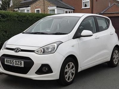 Used Hyundai i10 SE 67 HP (49 kW) 2015 White Hatchback