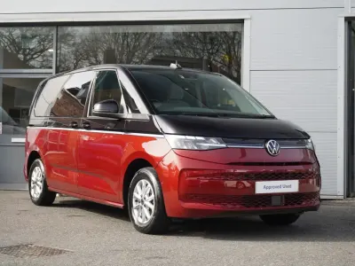 Begagnad VW Multivan Life 150 HK (110 kW) 2025 Svart Minibuss
