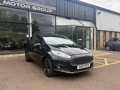 Usado Ford Fiesta Zetec 82 CV (60 kW) 2017 Negro Utilitario
