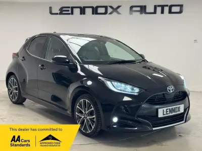 Second-hand Toyota Yaris Hybrid 2023 Negru Hatchback